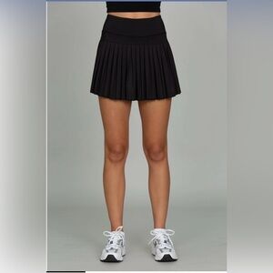 Gold Hinge Black Pleated Tennis Skirt